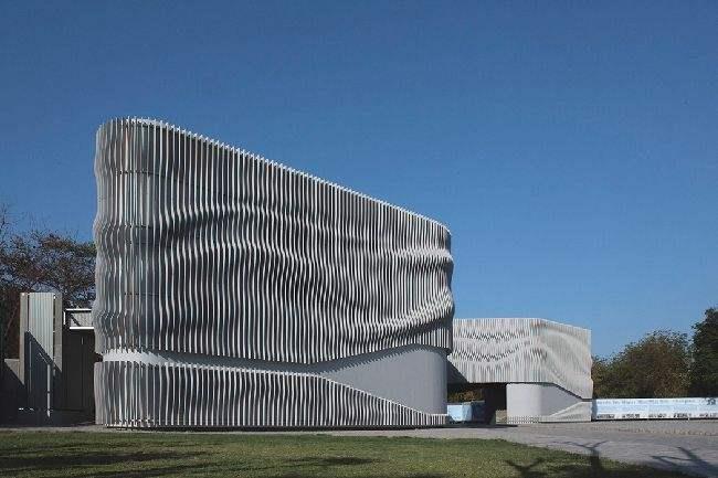 库尔勒浅谈现代建筑采用网架结构安装的主要优势和应用